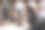 女性编辑设计师在双屏桌面上修饰照片图片下载