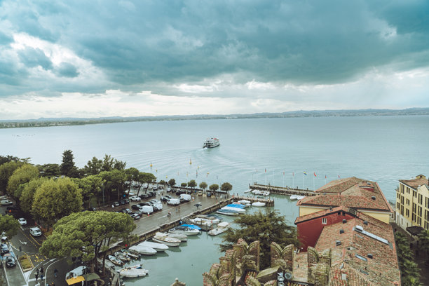 西尔米奥尼风景，加尔达湖，照片，意大利图片下载