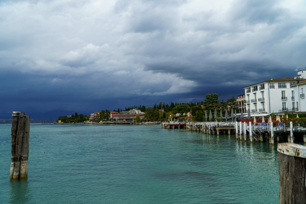 西尔米奥尼风景，加尔达湖，照片，意大利图片下载