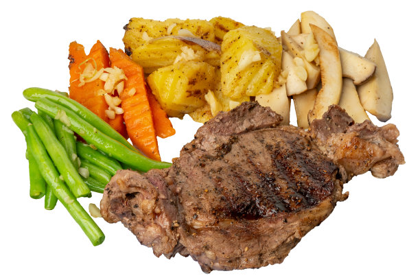 高分辨率的牛排照片，配有土豆、青豆和蘑菇，采用焦点堆叠技术拍摄。图片下载