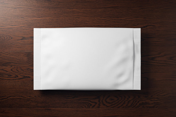 黑色木质背景上的空白白色包装袋模型，用于产品品牌和展示概念设计模板展示。3D渲染。图片下载