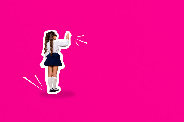 快乐的女学生在画板上绘画的拼贴照片，展示了秋季学习的学生，孤立在涂鸦背景上。图片下载