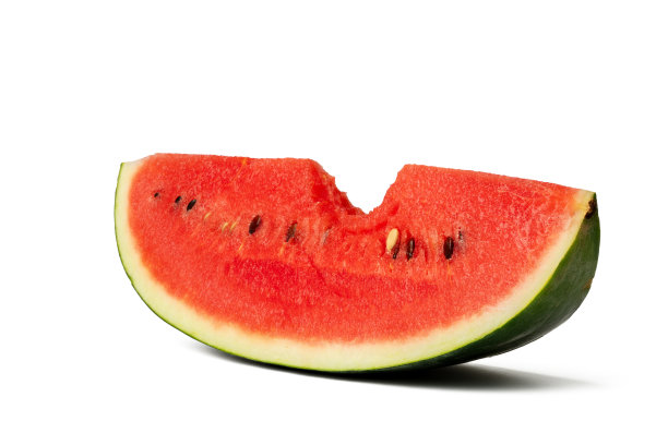 带有咬痕的西瓜照片，分辨率高达45MP，采用焦点堆叠技术。图片下载