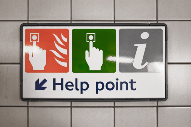 地铁站求助点标志，带有火警报警器、紧急呼叫按钮和信息图标图片下载