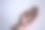 男人手握营养补充剂，健康生活方式或不健康生活方式的概念照片。图片下载