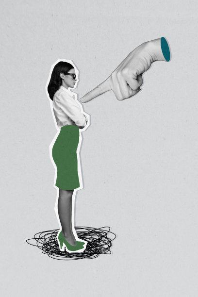 垂直照片拼贴，失落的不满女老板指着被解雇的员工，危机失业概念，背景为涂鸦风格。图片下载