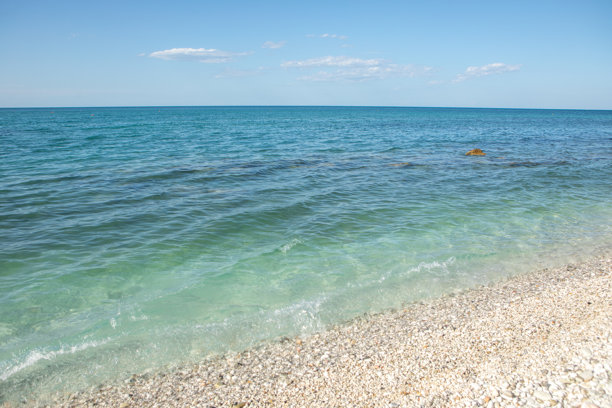 意大利安科纳地区的亚得里亚海沿岸美丽风景照片。图片下载