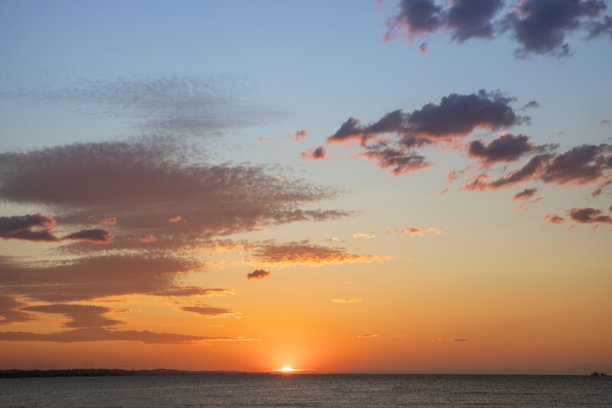 意大利安科纳地区的亚得里亚海沿岸美丽风景照片。图片下载
