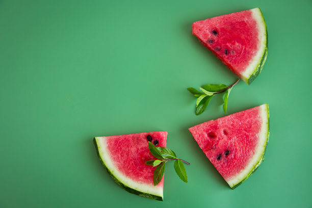 极简风格的西瓜照片，留有空白以便添加文字图片下载