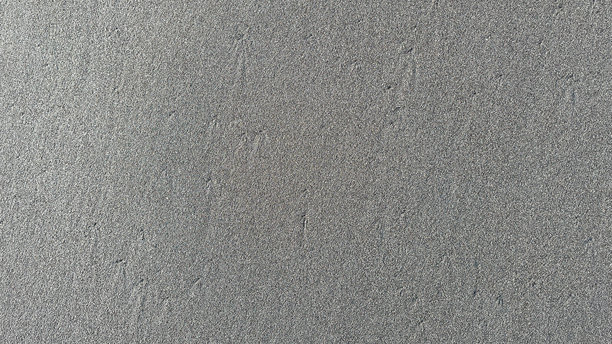 湿润的灰色沙滩纹理背景的全景照片图片下载