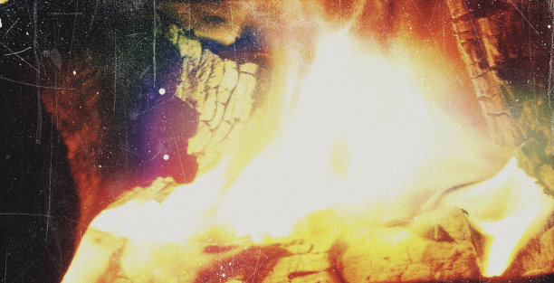 旧电影光漏纹理，带有划痕、噪音和彩虹光。复古风格的胶卷照片滤镜，带有散景、灰尘和颗粒感。受损的复古电影，照片烧焦效果。复古照片。图片下载