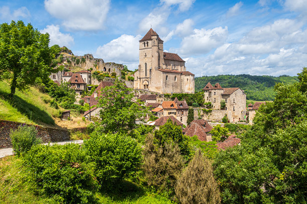 法国奥克西塔尼地区的圣西尔克拉波皮古老的悬崖村庄照片图片下载
