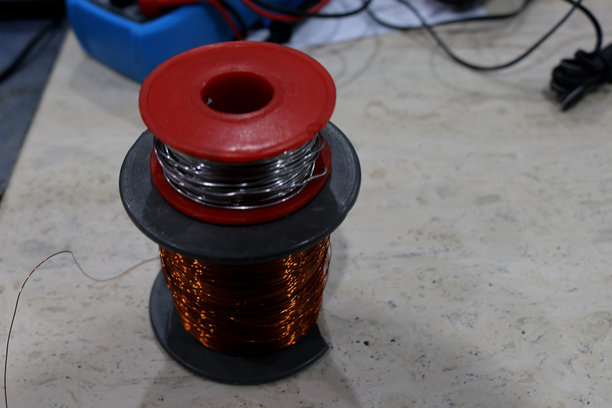 用于制作线圈和电子相关物品的铜线卷照片图片下载