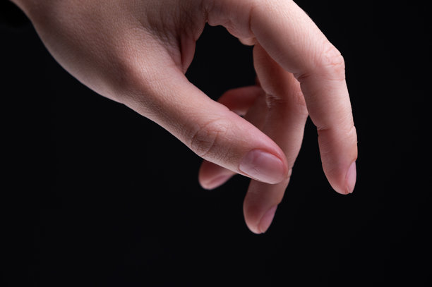 女性的白皙空手，手势优雅。手掌微微张开。女性的空间，右手特写细节照片。图片下载