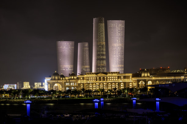 卢赛尔广场，卢赛尔大道的照片。卢赛尔卡塔尔的旺多姆广场购物中心图片下载