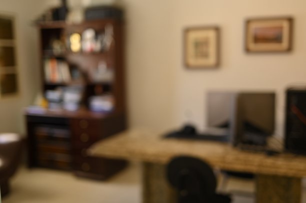 模糊的图像，模糊的光线，模糊的室内家居环境，适合用作纹理背景和照片拼贴。图片下载