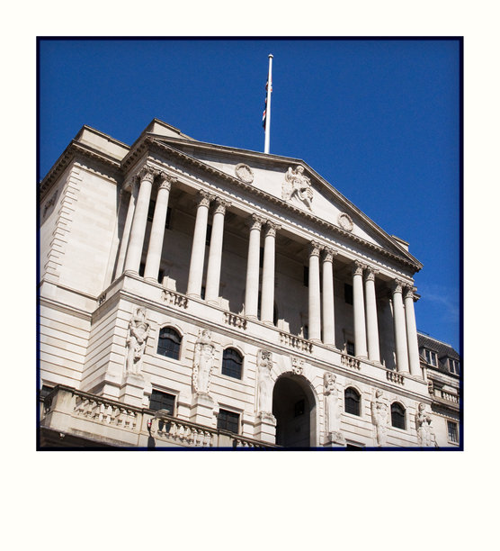 伦敦城市的英格兰银行地标建筑宝丽来照片图片下载