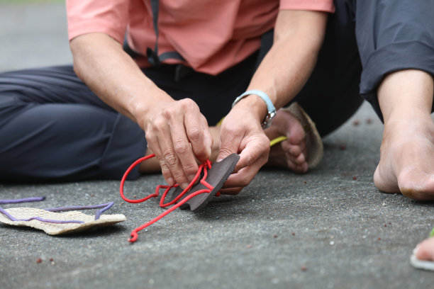 穿着凉鞋的女人的图片图片下载