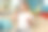 孕妇吞下药片，喝水，松了一口气，正在家里的沙发上进行维生素治疗。图片下载