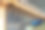 酒吧里的复古啤酒龙头，一排不同的啤酒龙头在酒吧里整齐排列，从下方看去。图片下载