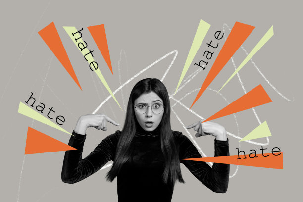 惊讶女孩的拼贴照片，手指着仇恨刻板印象、欺凌和虐待的概念问题，背景为涂鸦风格。图片下载
