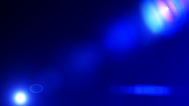 黑色背景下的光学光晕过渡叠加。快速明亮光线的动画。光晕电影过渡集。4K照片图片下载