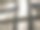 这张图片展示了一个房间内的垂直和水平电缆托盘系统，可能是一个工厂或仓库。图片下载