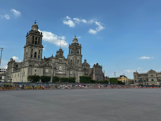 墨西哥城历史中心的无人机和街道视角的各种照片和空间，拉丁美洲最大的城市图片下载