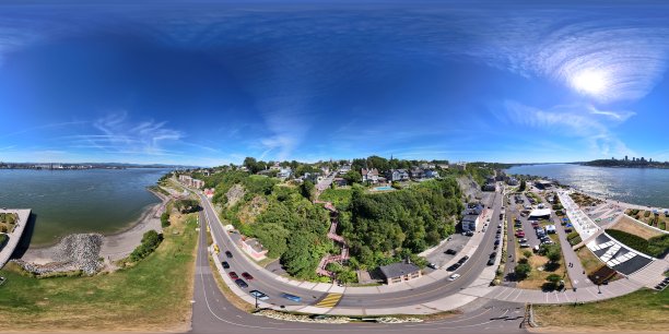 加拿大列维市圣劳伦斯河旁的红色楼梯360度航拍照片图片下载