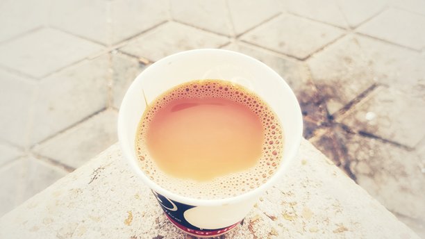 热气腾腾的印度奶茶特写照片图片下载