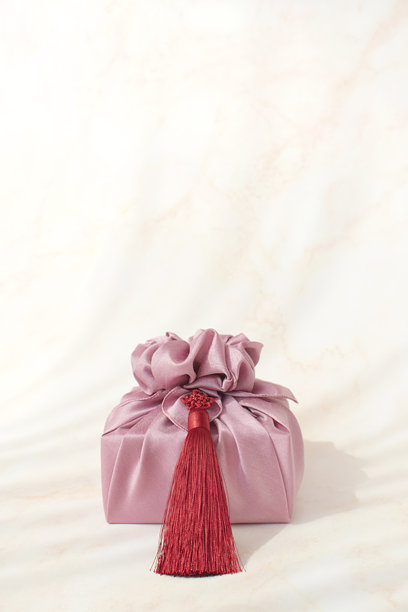 韩国传统纸质包装礼物与留白。农历新年假期图片图片下载