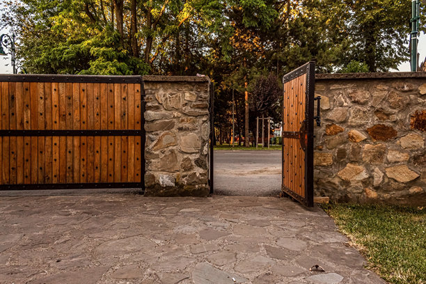 城市建筑，街道照片 - 欧洲，东欧，罗马尼亚 - 佳能 EOS 4000D图片下载