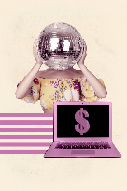 艺术图像：垂直的流行照片拼贴，展示快乐的女商人和男商人站在笔记本电脑旁，象征着美元货币收入和自由职业。图片下载