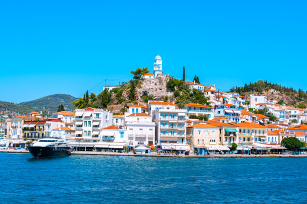 希腊伯罗奔尼撒半岛阿尔戈萨罗尼科斯的波罗斯岛港口及建筑照片图片下载