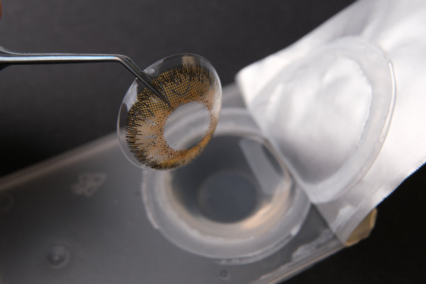 化妆用隐形眼镜的照片图片下载