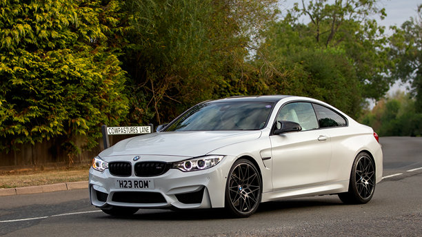 宝马M4汽车图片下载