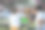 母亲、儿子和女儿在公园里使用平板电脑的照片图片下载