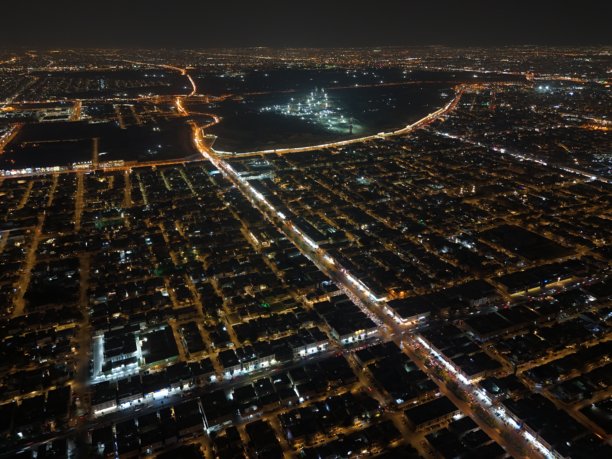 无人机拍摄的照片。沙特阿拉伯。利雅得。国塔。的夜晚。图片下载