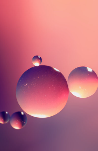 抽象美丽的宏观照片，展示了粉色调的油滴和水图片下载