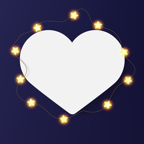 心形相框。白色卡片上装饰着闪亮的星形灯泡花环。表达爱意的信息，生日祝福，柔和的米色节日奢华背景。逼真的照片样板，装饰着圣诞花环。图片下载
