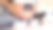 孕妇展示超声波照片 - 床上特写肚子图片下载
