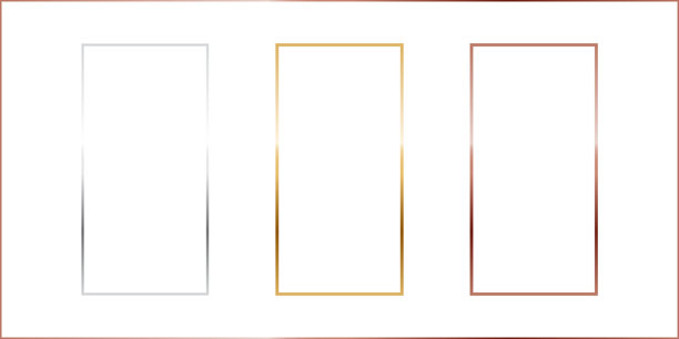 金色、银色和铜色的竖直矩形细框。金属照片或画框，独立于透明背景。简单物体模型。3D真实感空白模板矢量插图集。图片下载