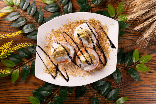 开心果、巧克力酱、冰淇淋和卡达伊夫的奶酪饼照片图片下载