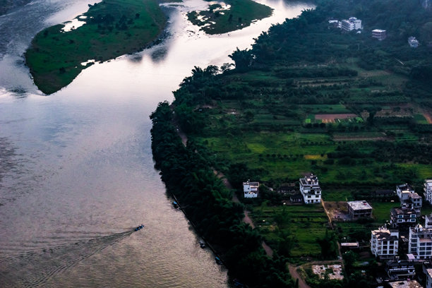 桂林喀斯特的航拍照片。漓江旅游区，阳朔，桂林，广西，中国，亚洲。喀斯特地貌。图片下载