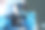 女性科学家在显微镜下工作的特写照片图片下载