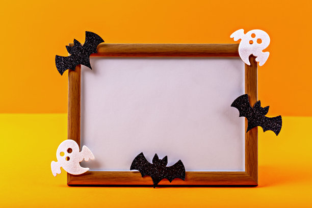万圣节照片框，装饰有蝙蝠和鬼魂，背景为鲜艳的橙色图片下载