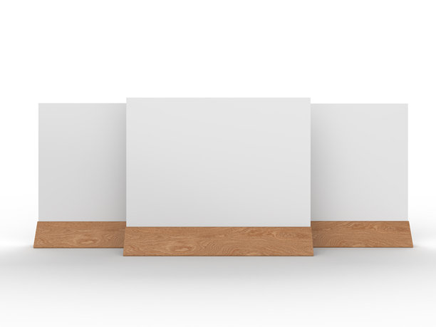 3D真实感桌面支架，木质底座和白色纸质亚克力的桌牌模型。空白卡片架用于展示菜单标签、餐厅、咖啡馆、横幅、图片支架、标志架、广告。图片下载