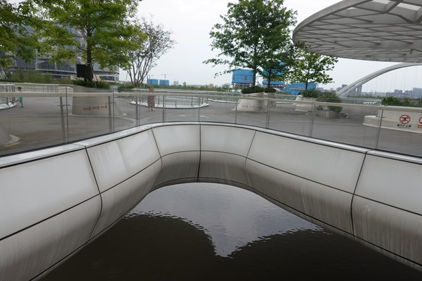 成都的旅游景点，饺子步行桥，这张照片拍摄于2025年7月8日，中国成都图片下载