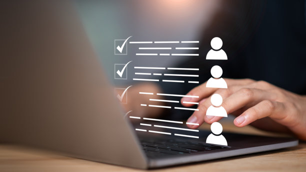 数字招聘界面显示检查表评估和候选人图标，代表一个自动化招聘决策、简历筛选和绩效评分的人力资源系统，用于人才获取。图片下载