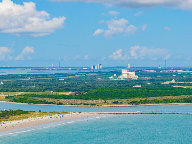 航拍照片：太空海岸卡纳维拉尔角火箭发射场图片下载